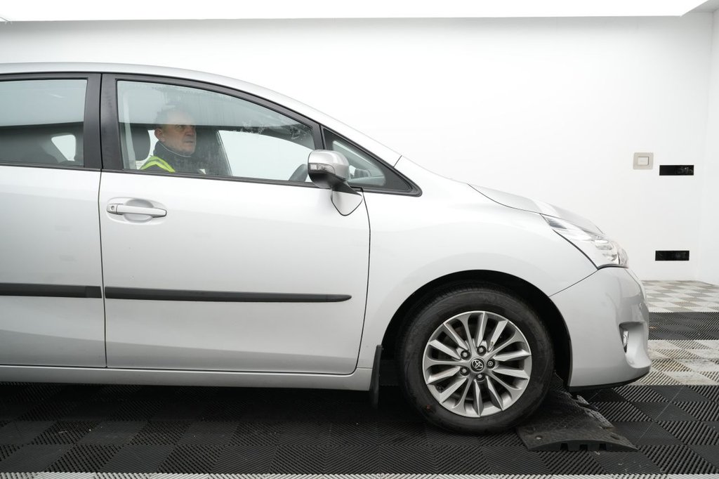 Used Toyota Verso 2017 for sale - 77720023: Photo 3