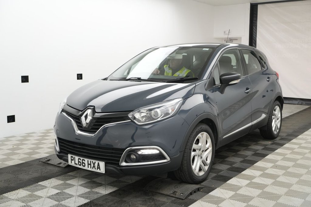 Used Renault Captur 2016 for sale - 76672559: Photo 2