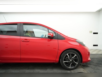 Used Toyota Yaris 2015 for sale - 79258832: Photo