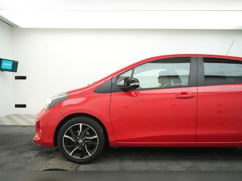 Used Toyota Yaris 2015 for sale - 79258832: Photo