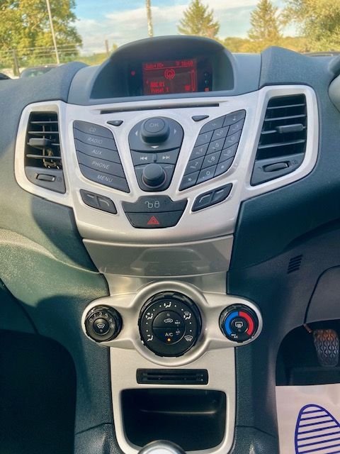 Used Ford Fiesta 2011 for sale - 76080740: Photo 11