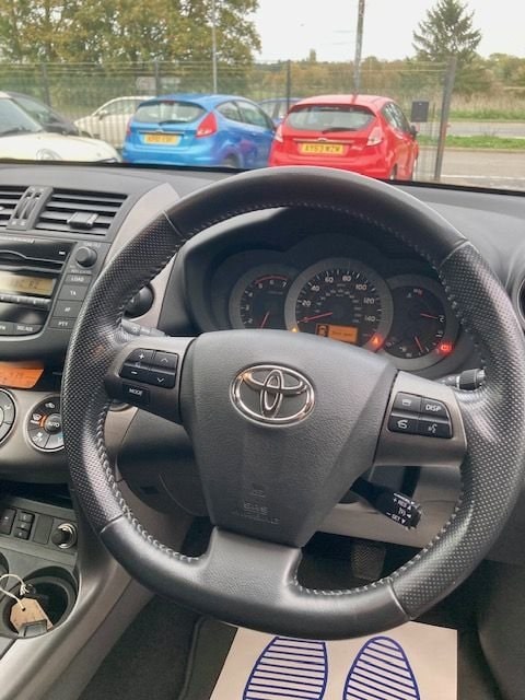 Used Toyota RAV4 2010 for sale - 76309364: Photo 6