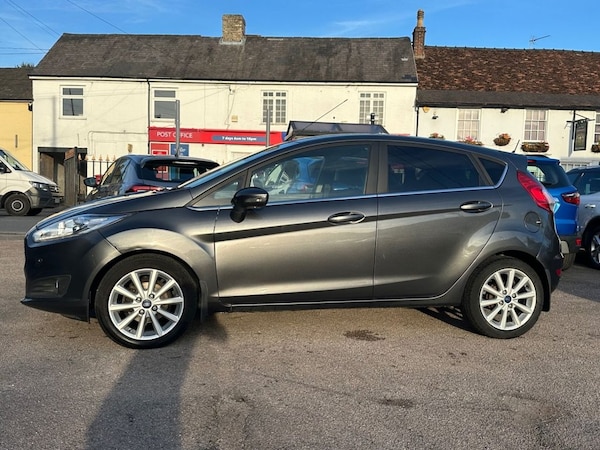 Used Ford Fiesta 2017 for sale - 76216764: Photo 2