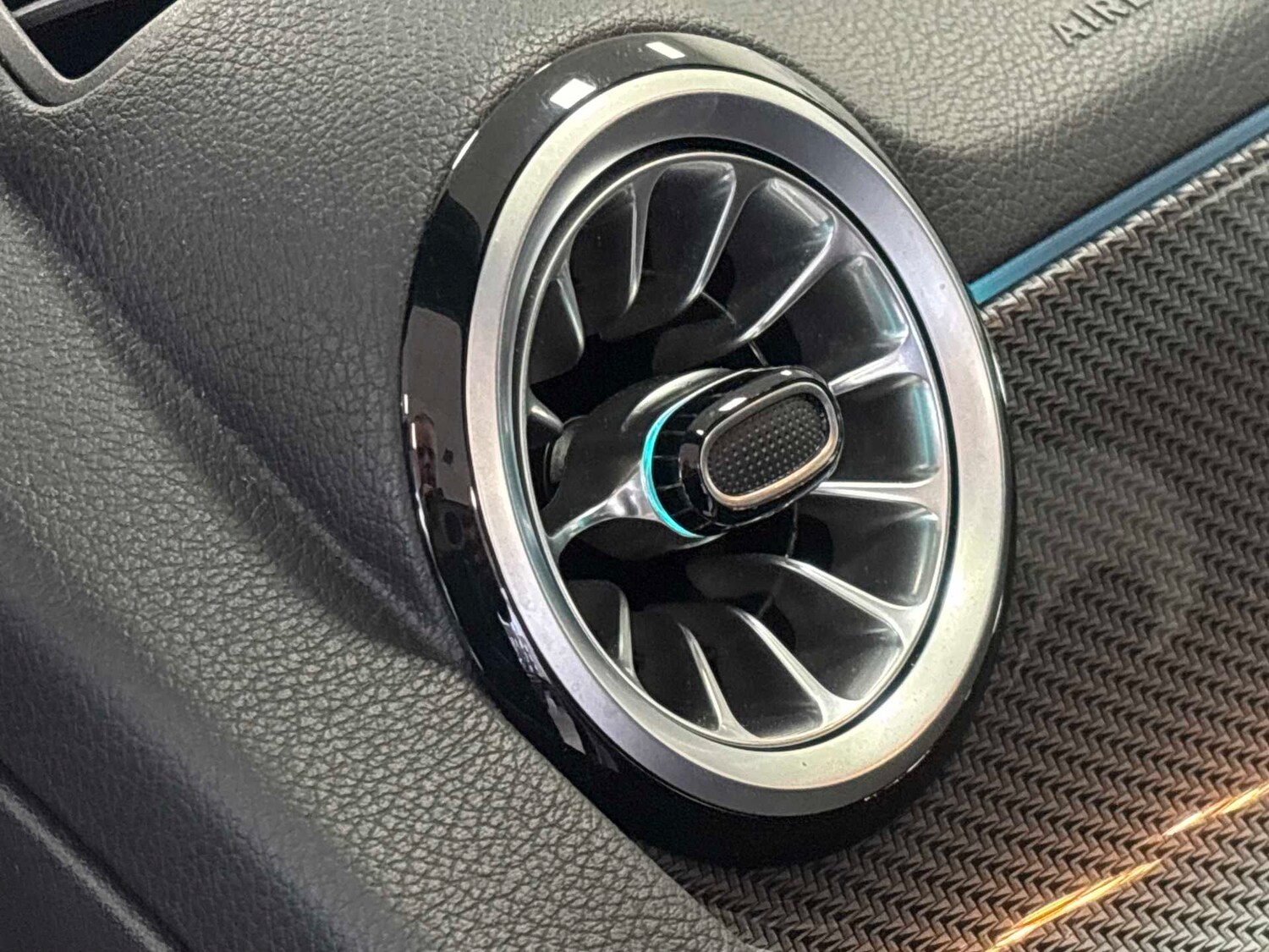 Used Mercedes-Benz GLA 2023 for sale - 77373709: Photo 25