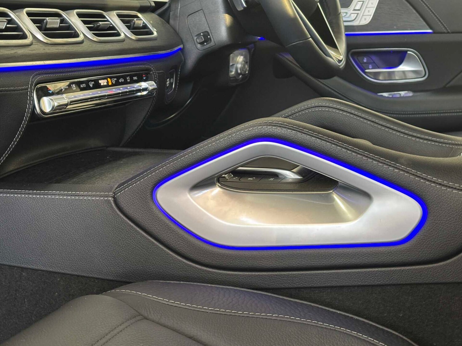 Used Mercedes-Benz GLE 2025 for sale - 77011201: Photo 24