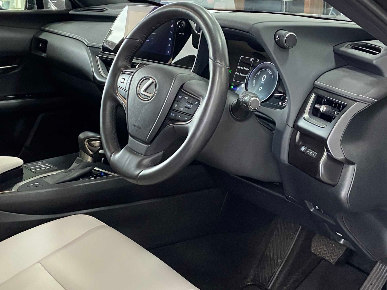 Used Lexus UX 2023 for sale - 76624517: Photo 25