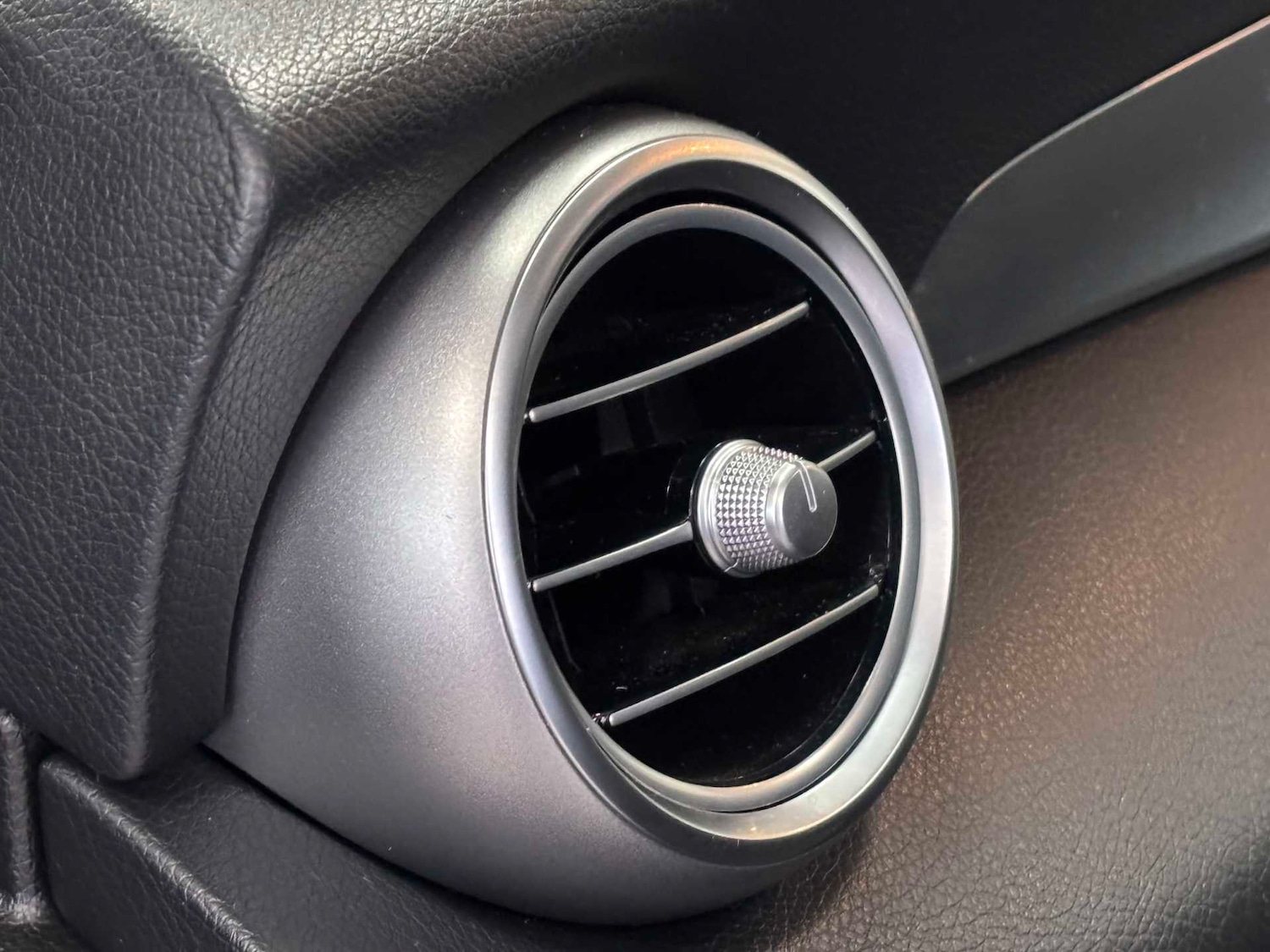 Used Mercedes-Benz GLC 2020 for sale - 77011060: Photo 24