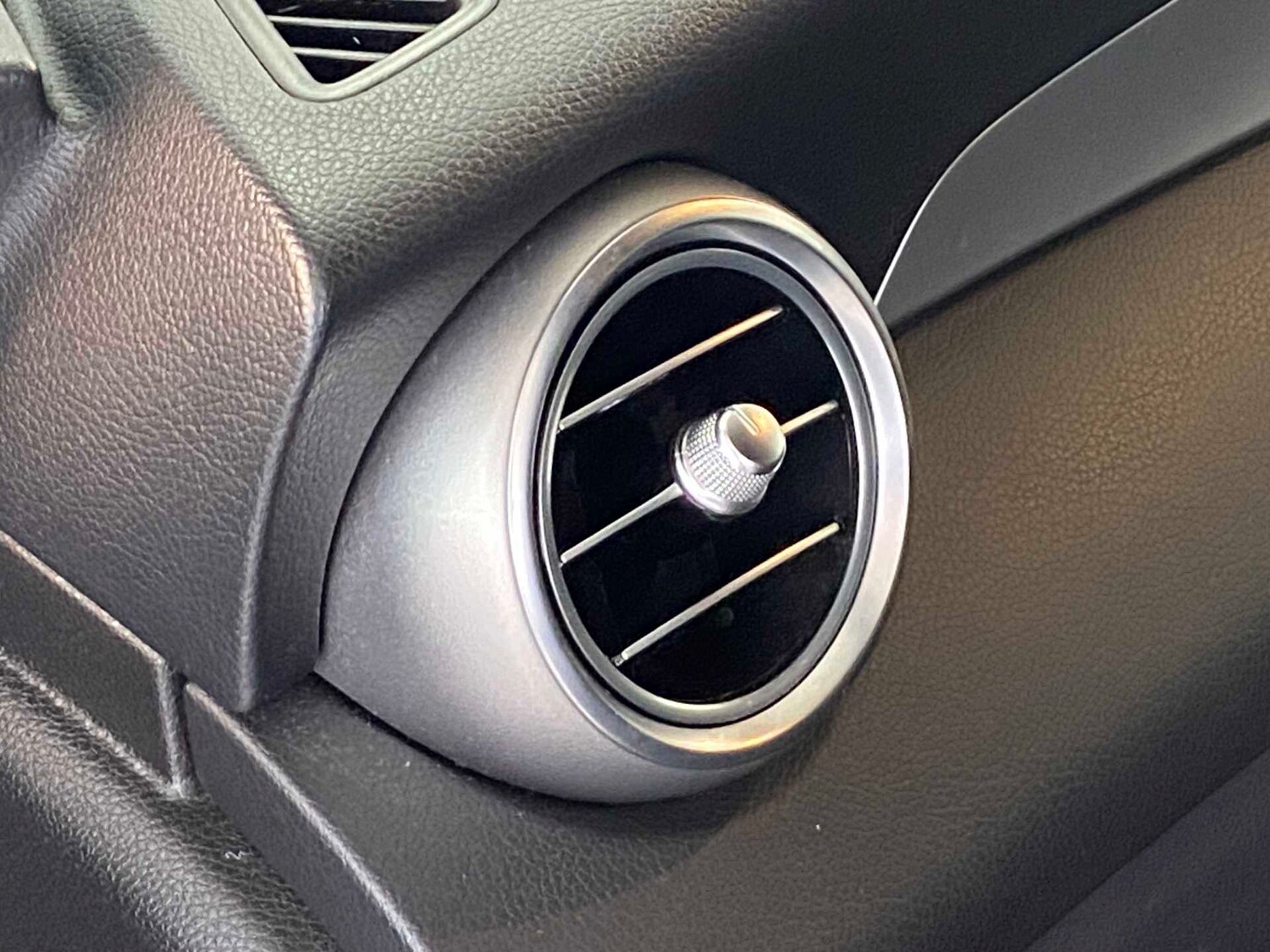 Used Mercedes-Benz GLC 2020 for sale - 77913762: Photo 31