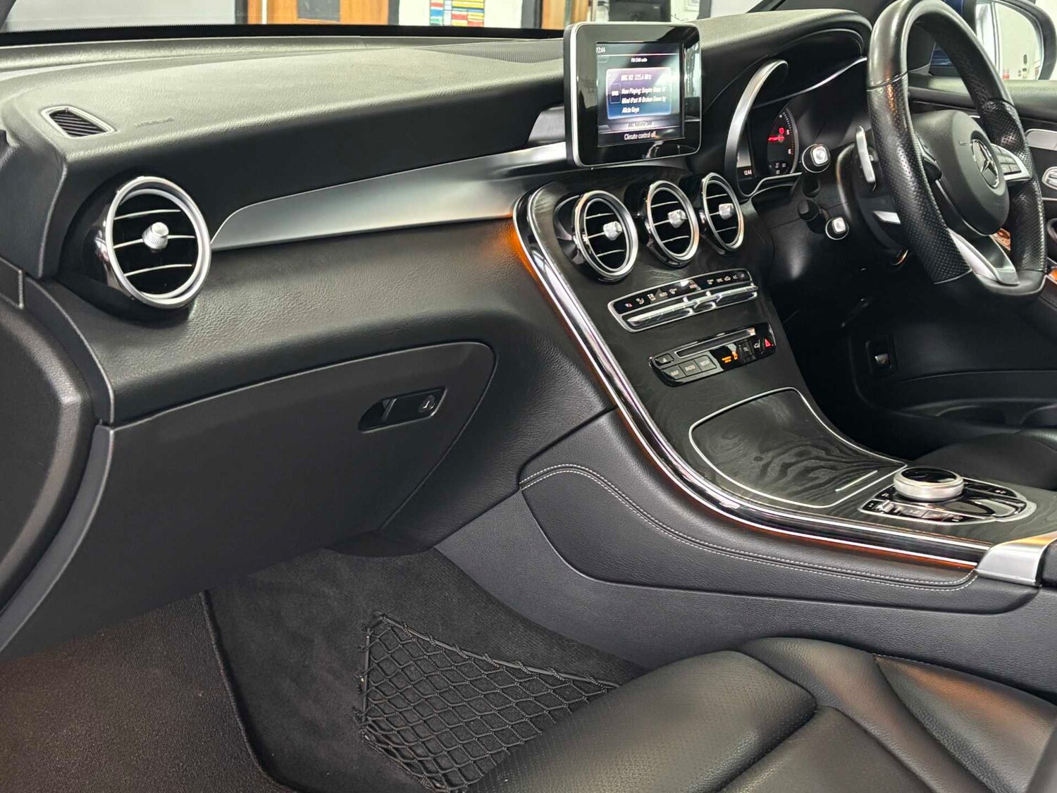 Used Mercedes-Benz GLC 2018 for sale - 77526933: Photo 27