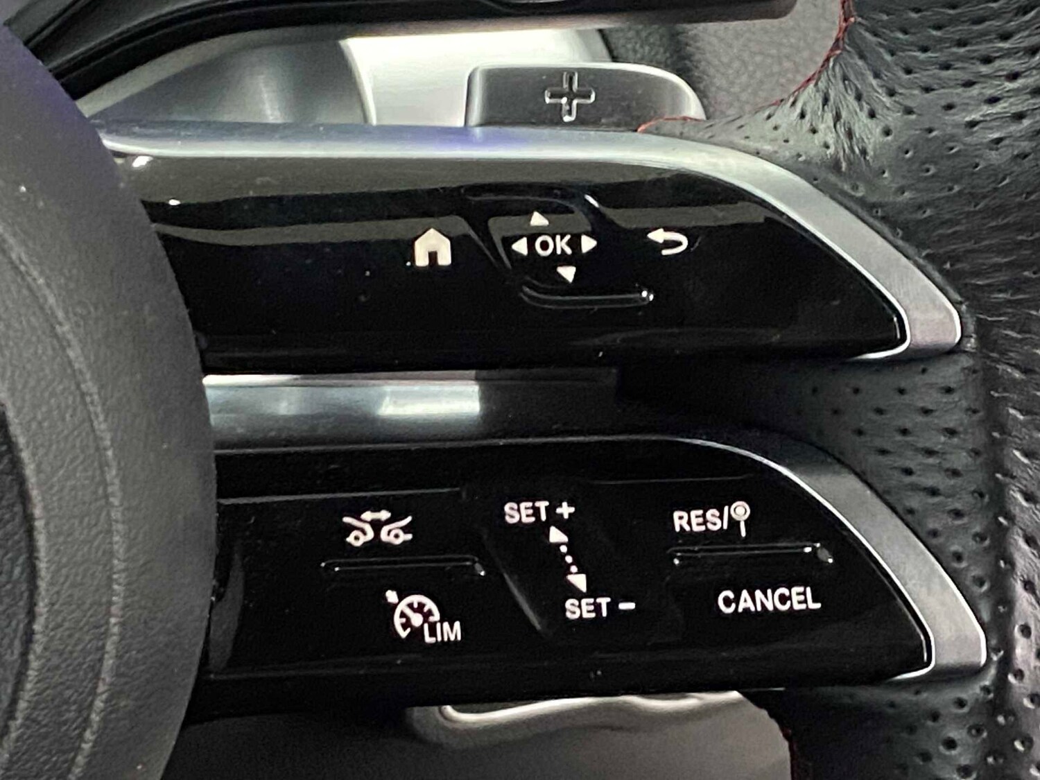 Used Mercedes-Benz GLB 2024 for sale - 76488143: Photo 32