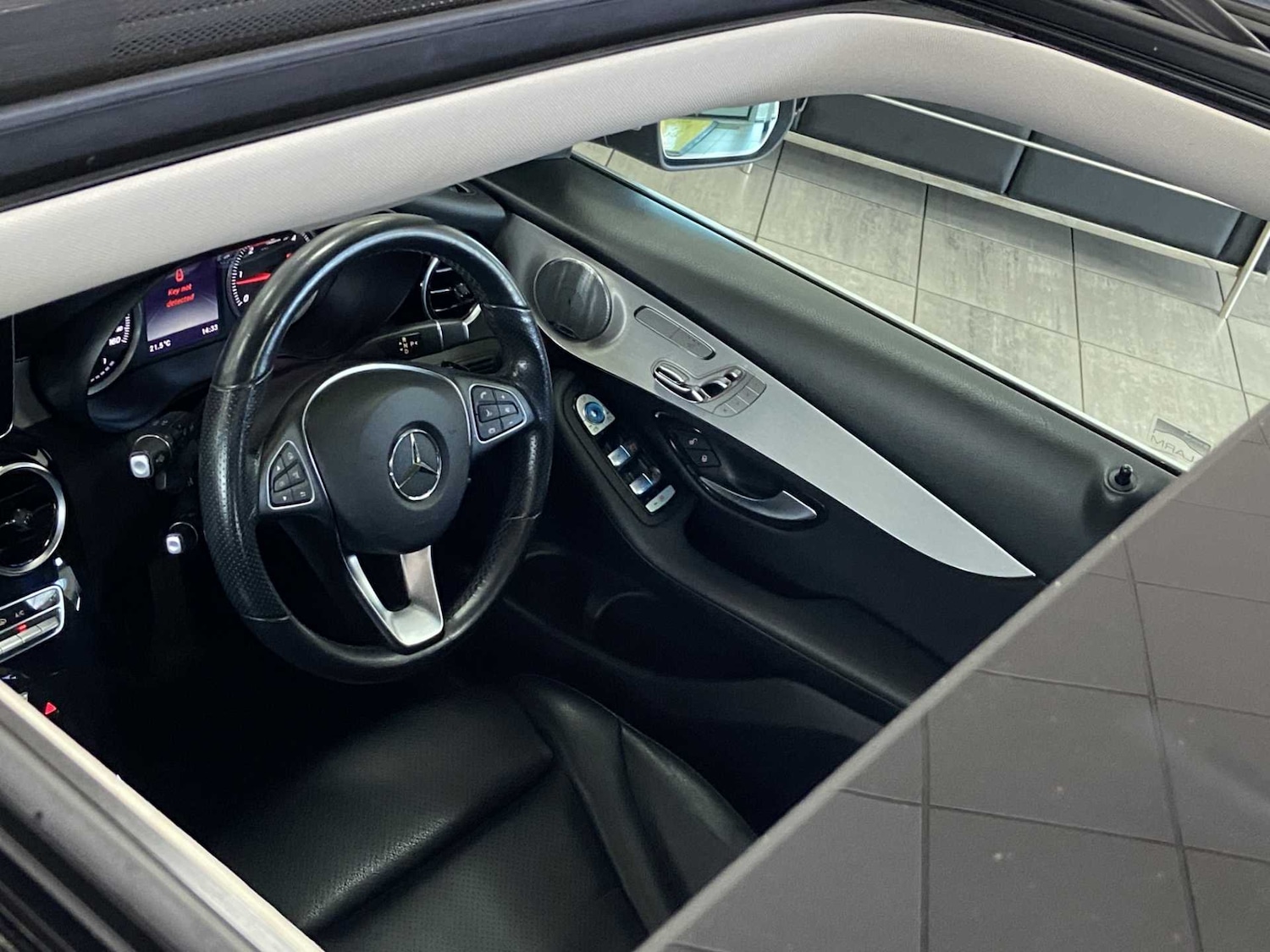 Used Mercedes-Benz GLC 2019 for sale - 76351709: Photo 16