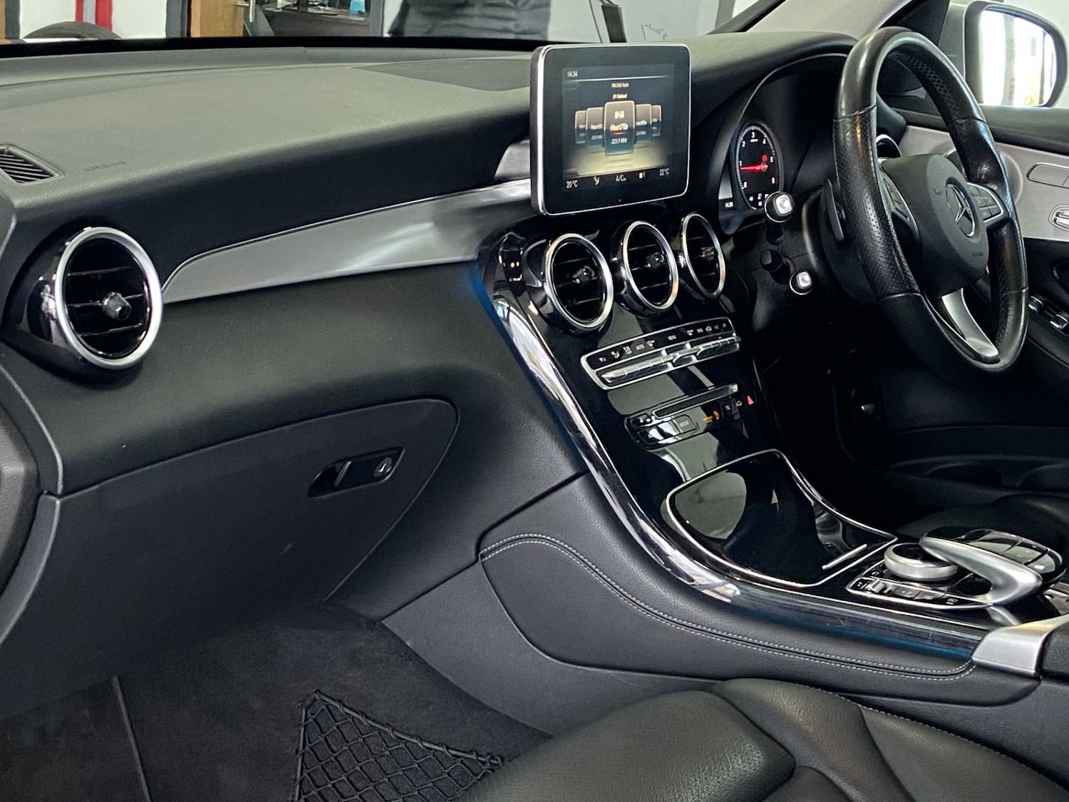 Used Mercedes-Benz GLC 2019 for sale - 76351709: Photo 19