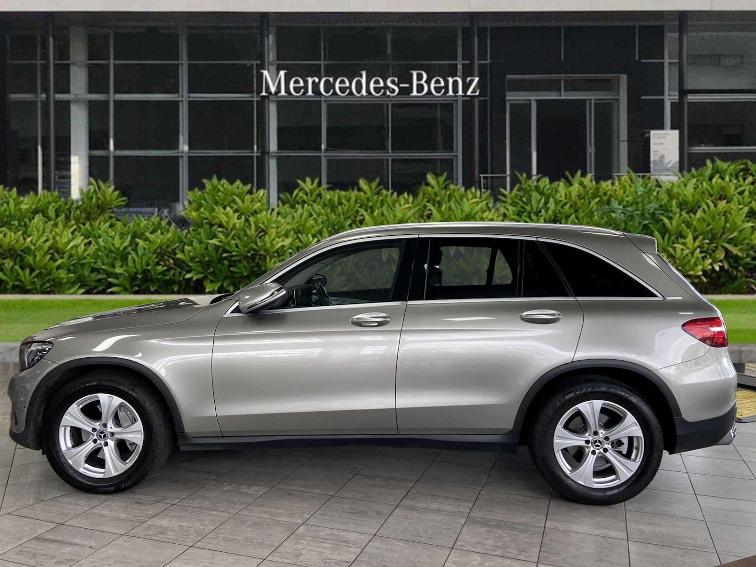 Used Mercedes-Benz GLC 2019 for sale - 76351709: Photo 3