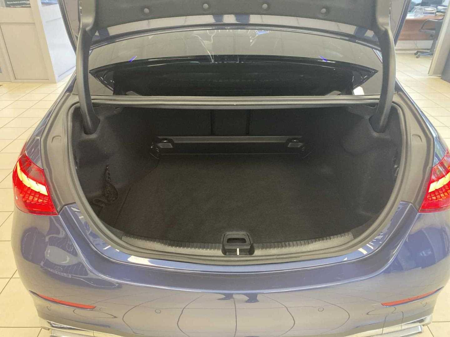 Used Mercedes-Benz C Class 2024 for sale - 76692098: Photo 11