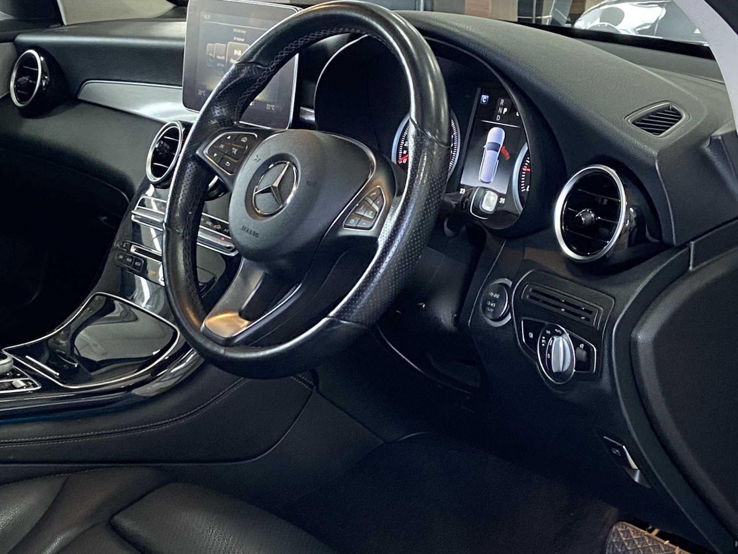 Used Mercedes-Benz GLC 2019 for sale - 76692179: Photo 26