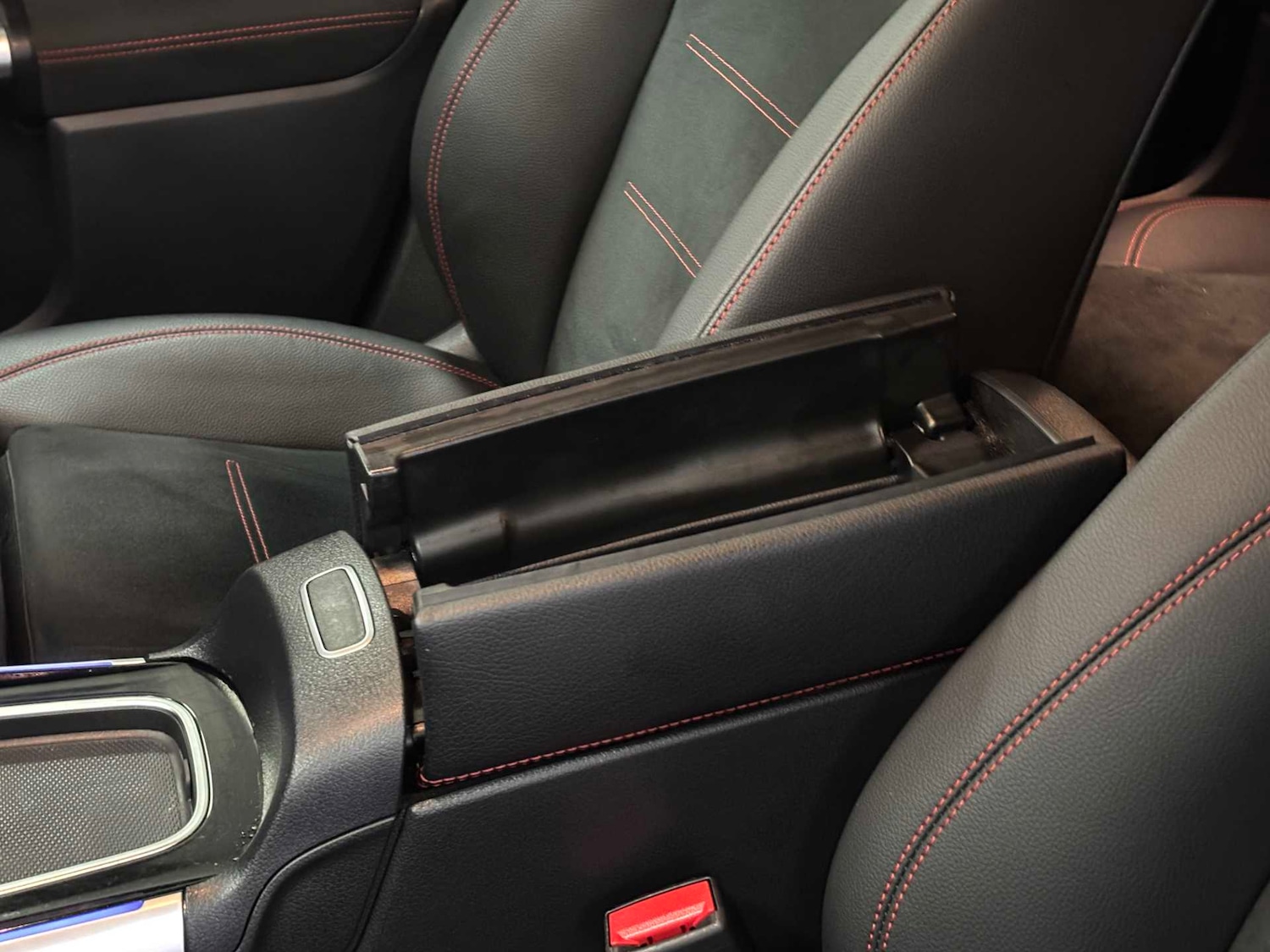 Used Mercedes-Benz GLB 2025 for sale - 77011204: Photo 23