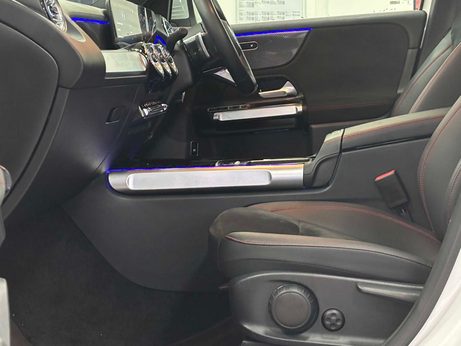 Used Mercedes-Benz GLB 2025 for sale - 77011204: Photo 27