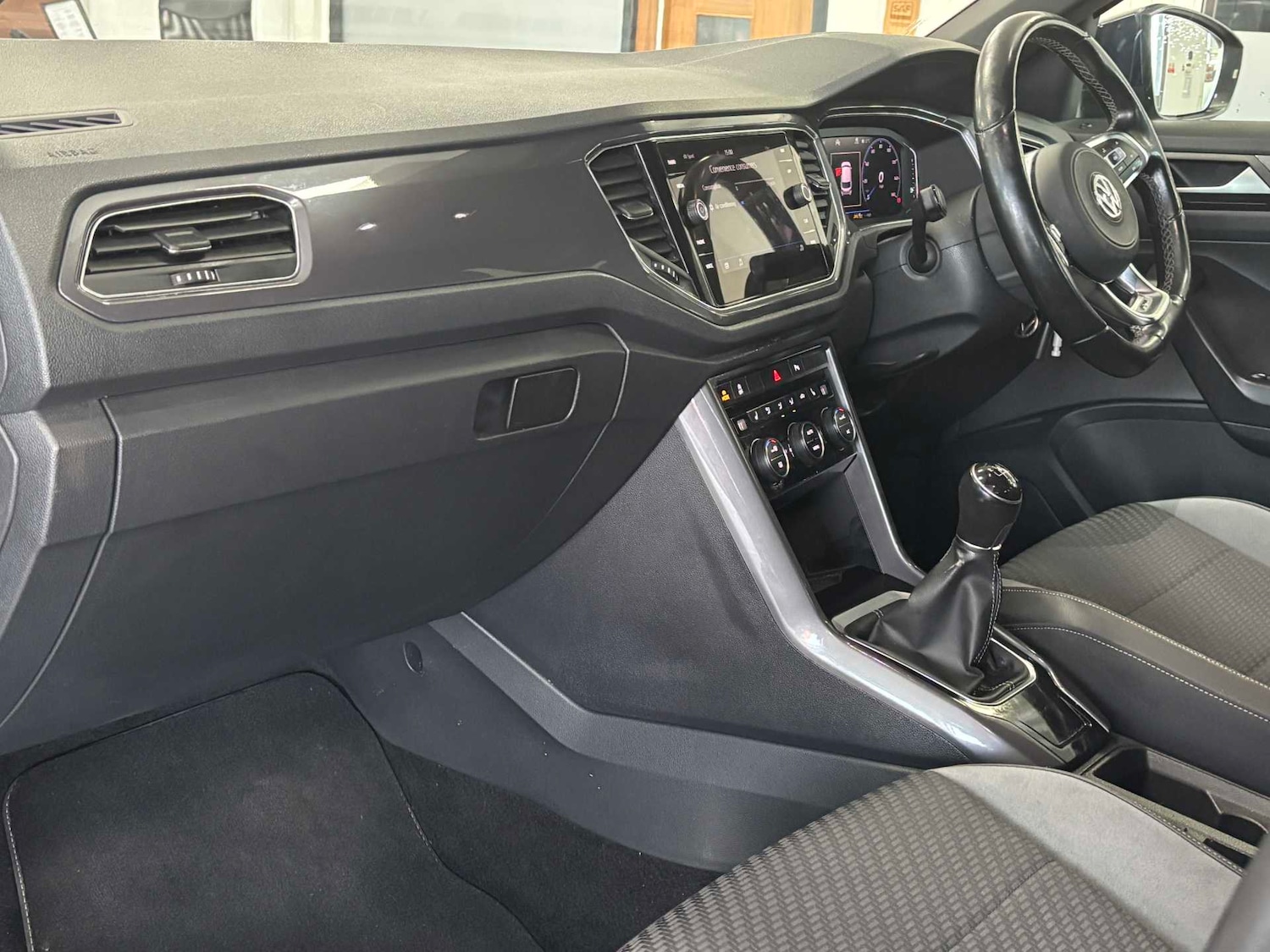 Used Volkswagen T-Roc 2019 for sale - 77032199: Photo 17