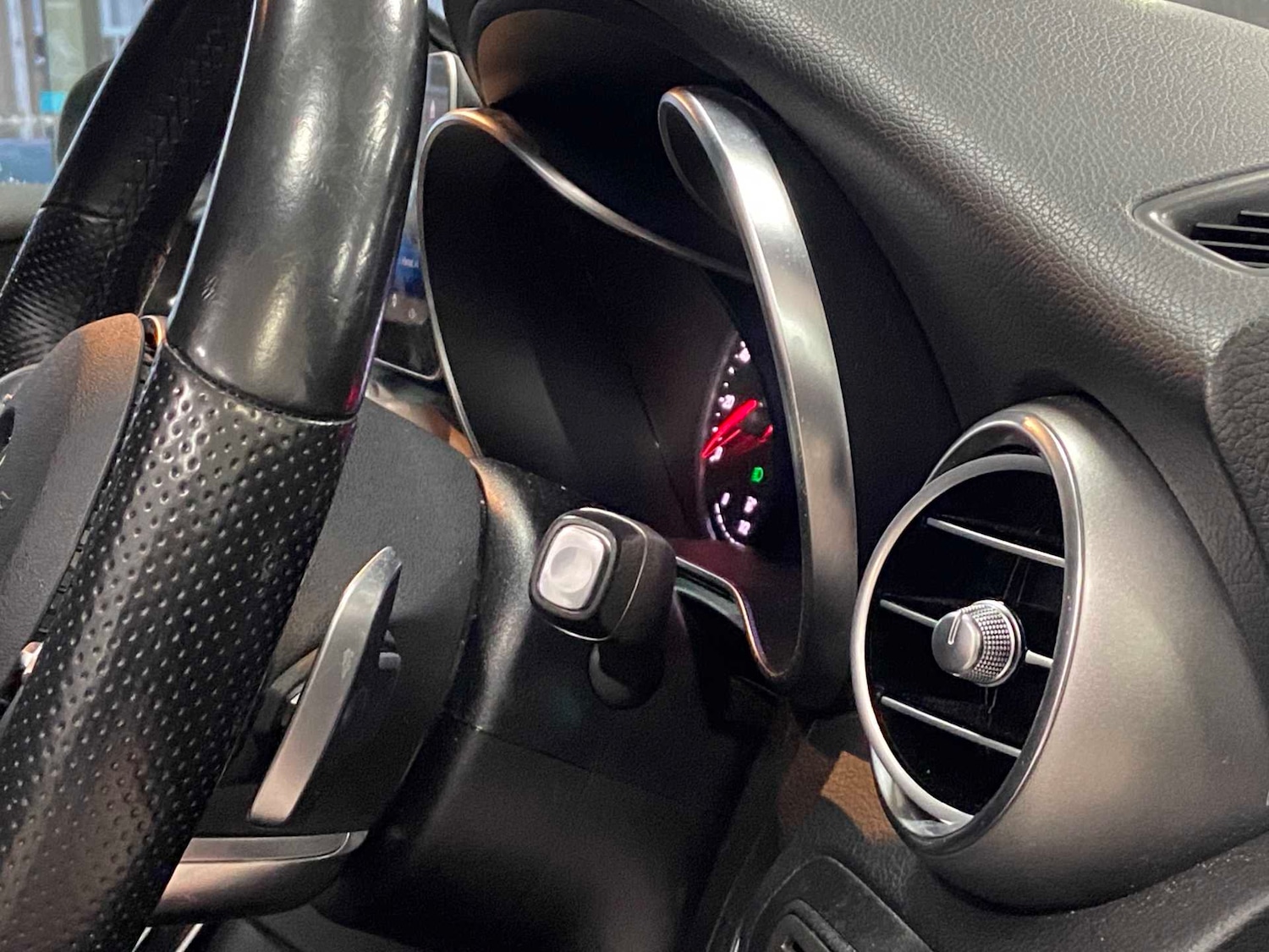 Used Mercedes-Benz GLC 2020 for sale - 76774290: Photo 30