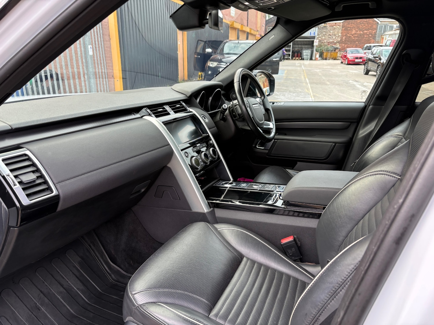 Used Land Rover Discovery 2017 for sale - 76114151: Photo 11
