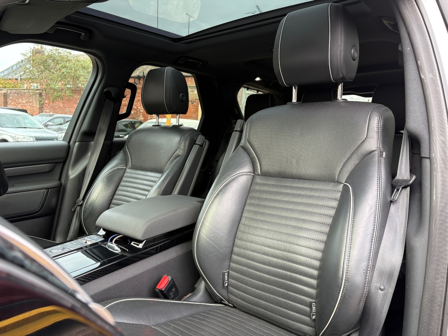 Used Land Rover Discovery 2017 for sale - 76114151: Photo 12