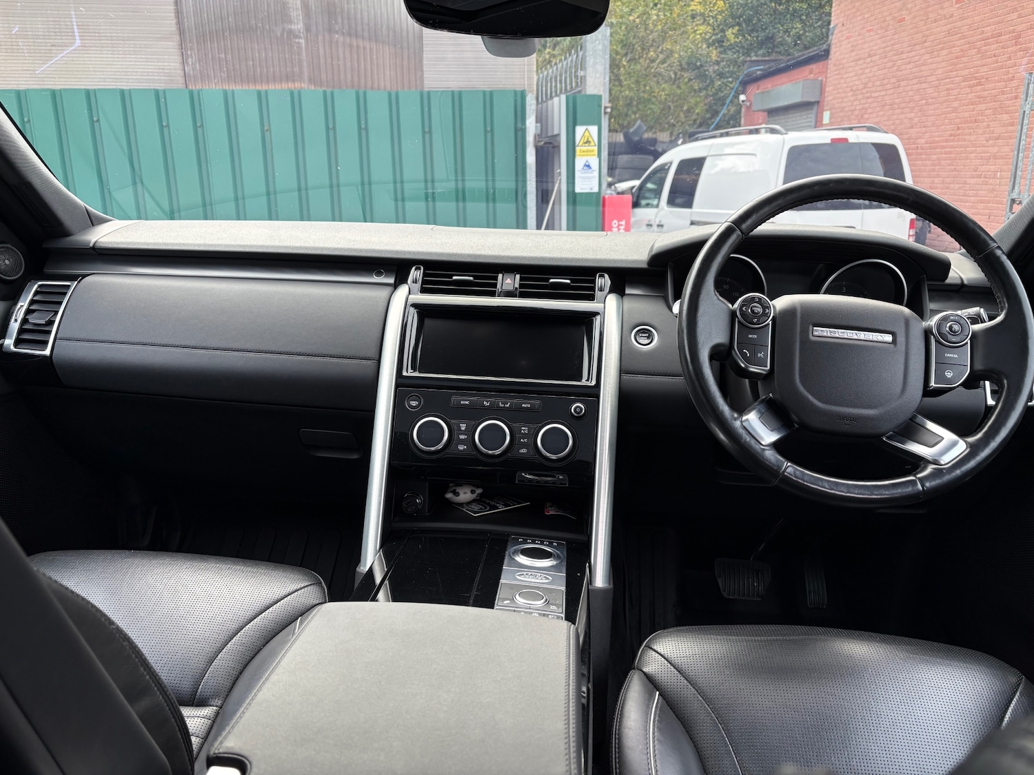 Used Land Rover Discovery 2017 for sale - 76114151: Photo 13