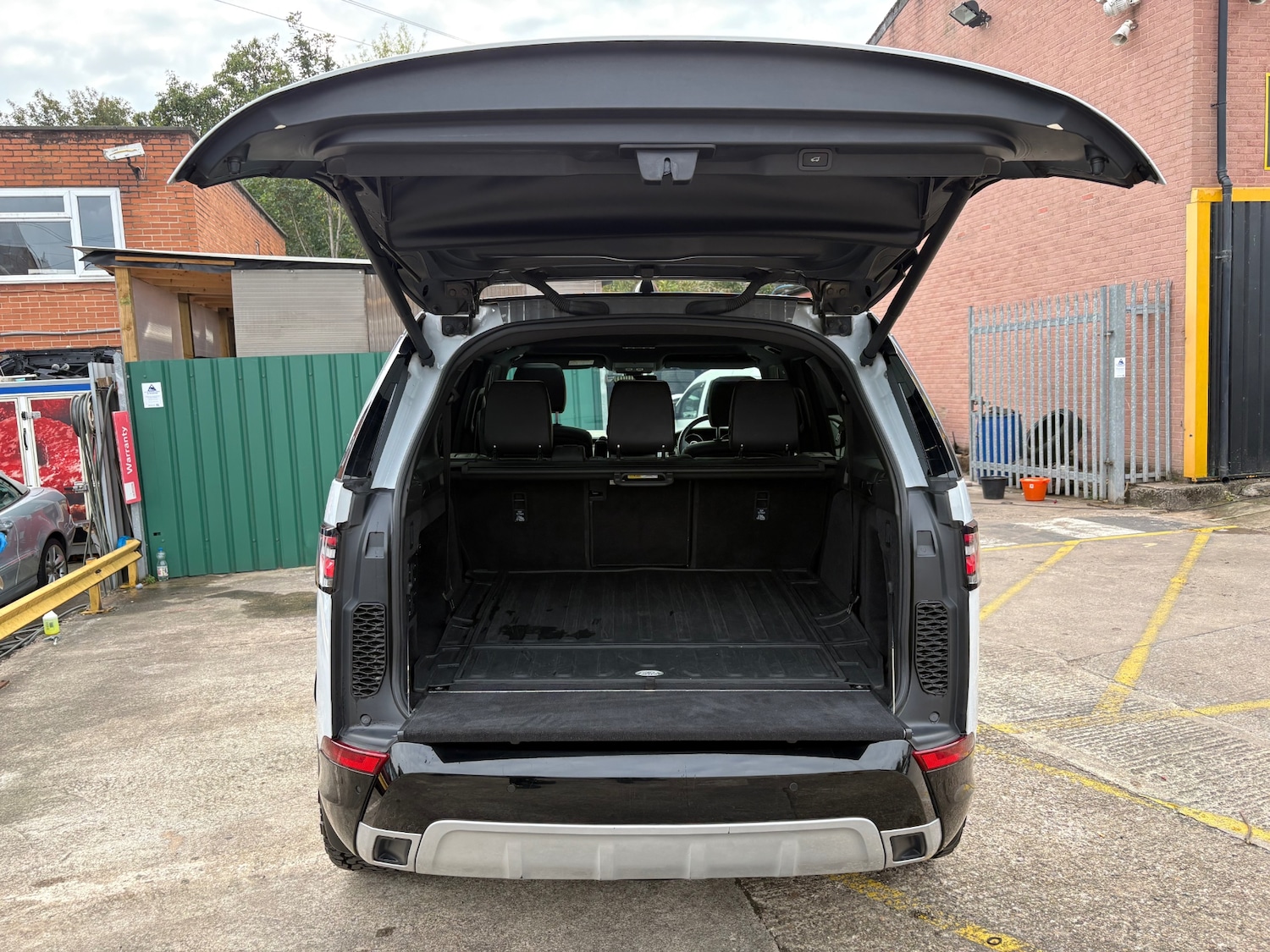 Used Land Rover Discovery 2017 for sale - 76114151: Photo 19