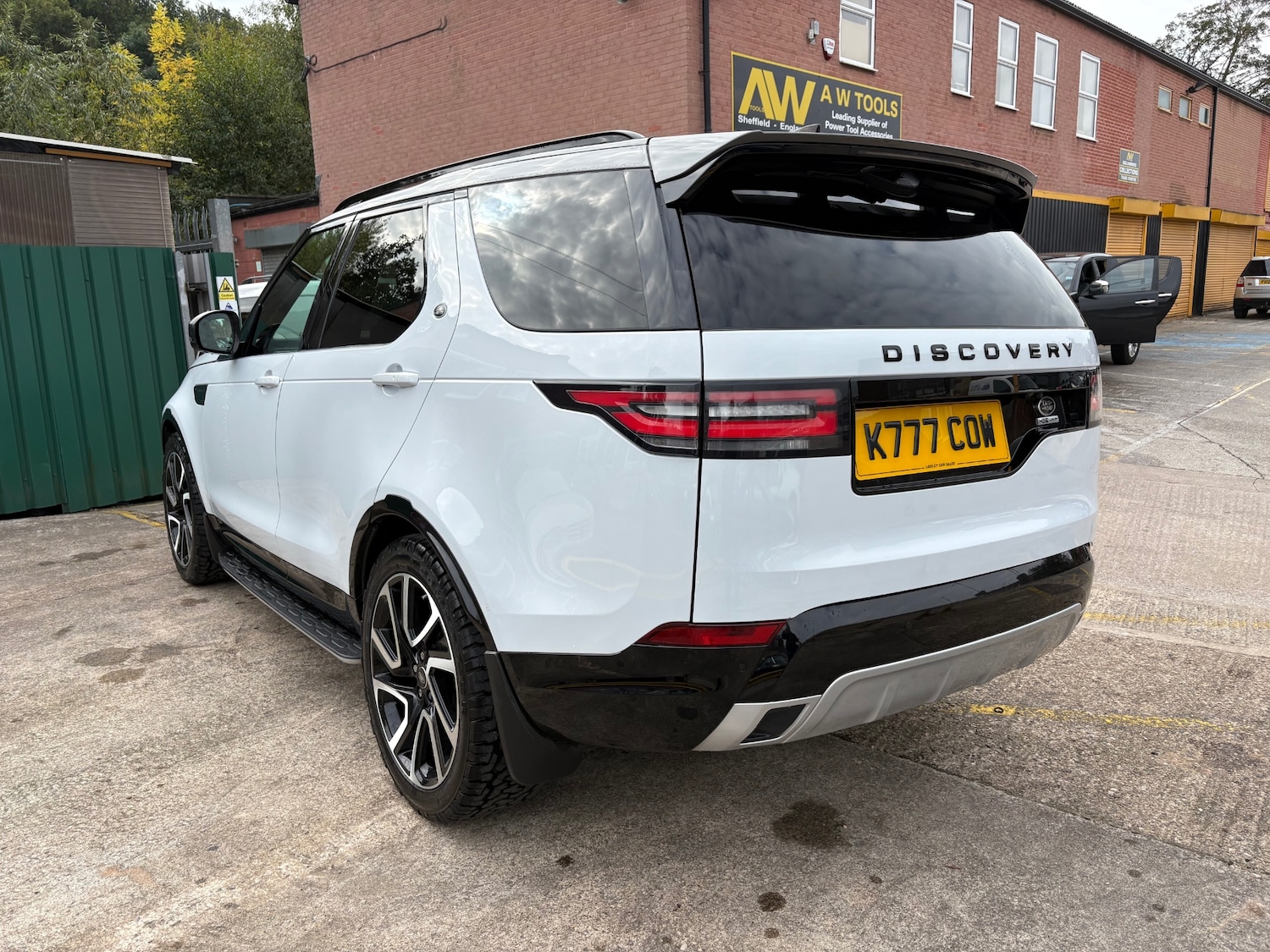 Used Land Rover Discovery 2017 for sale - 76114151: Photo 5