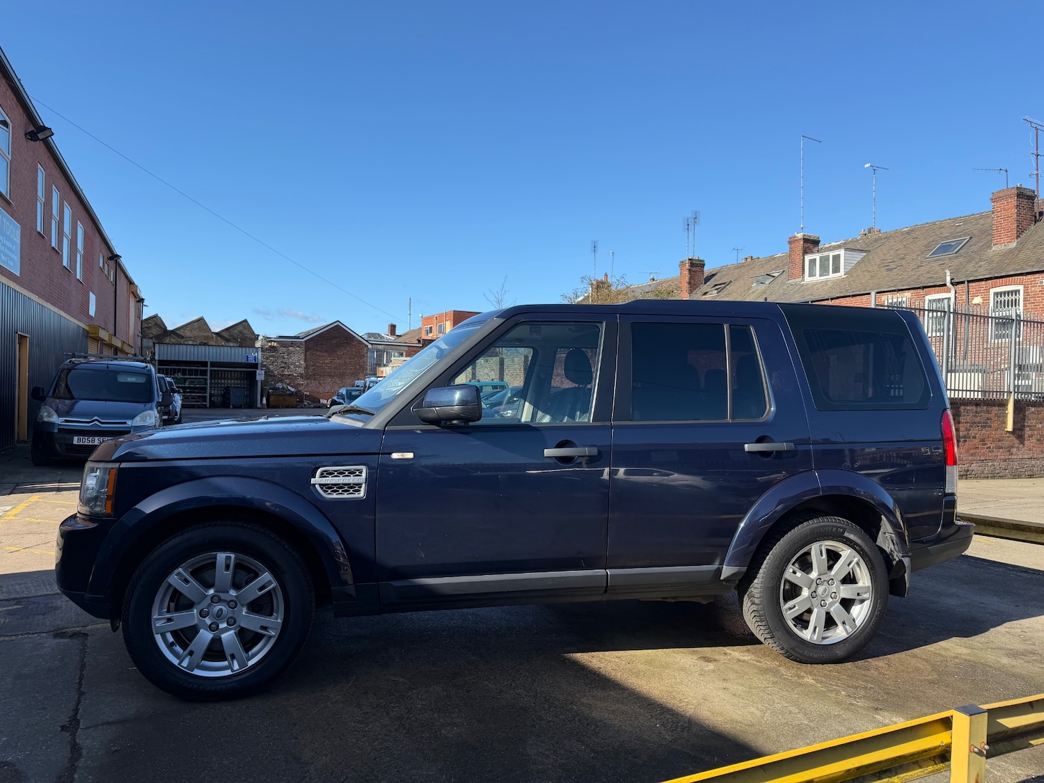 Used Land Rover Discovery 2010 for sale - 77890265: Photo 4