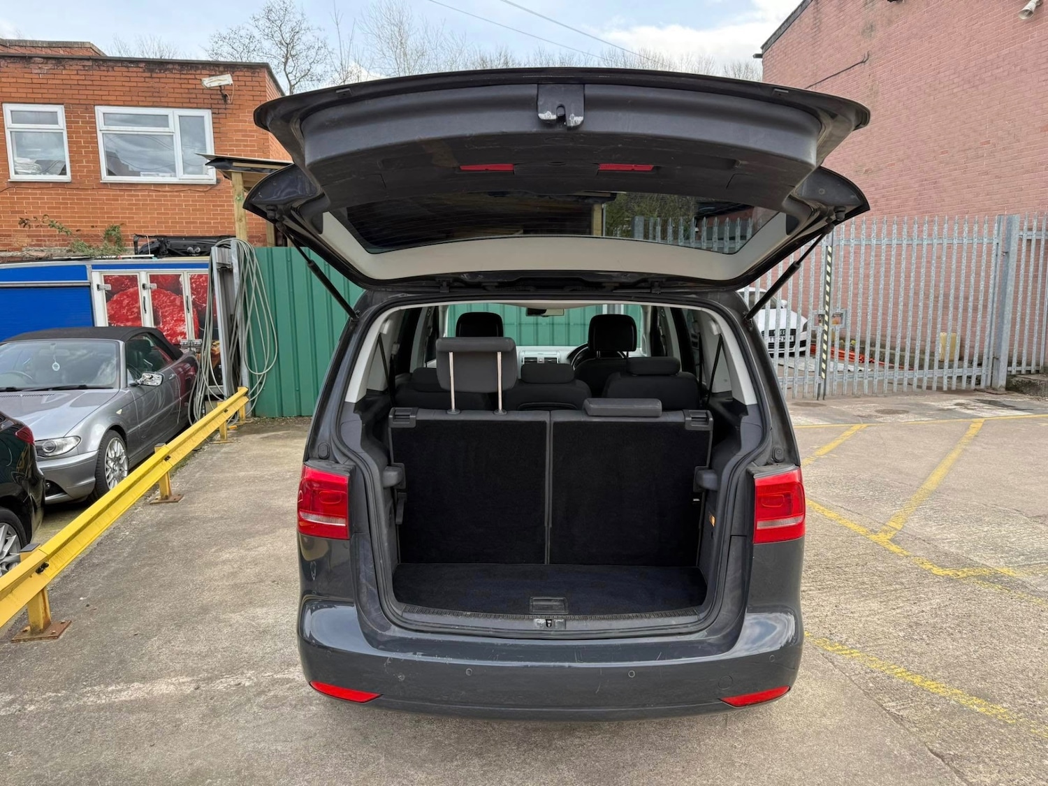 Used Volkswagen Touran 2015 for sale - 77094249: Photo 18