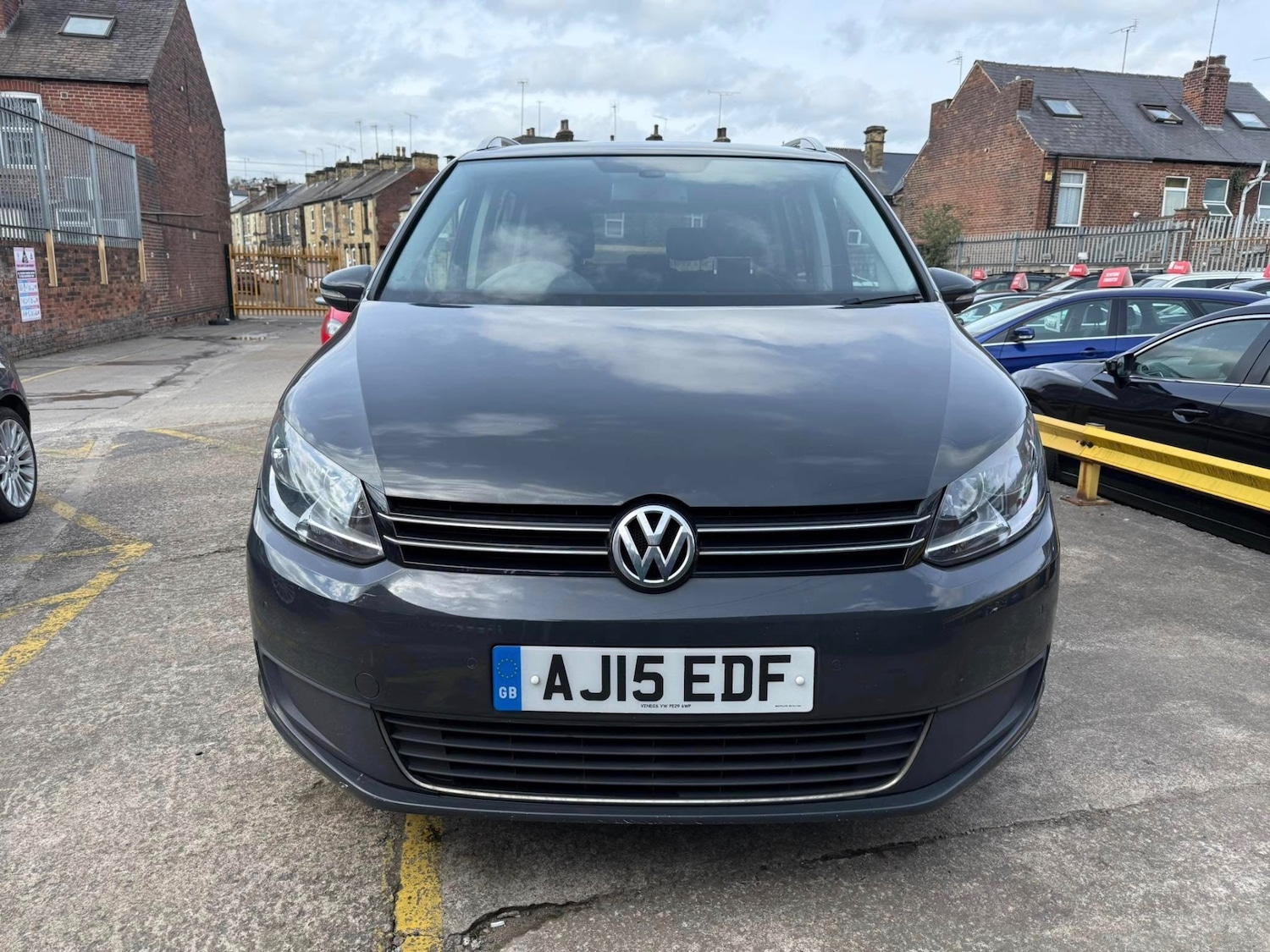 Used Volkswagen Touran 2015 for sale - 77094249: Photo 2