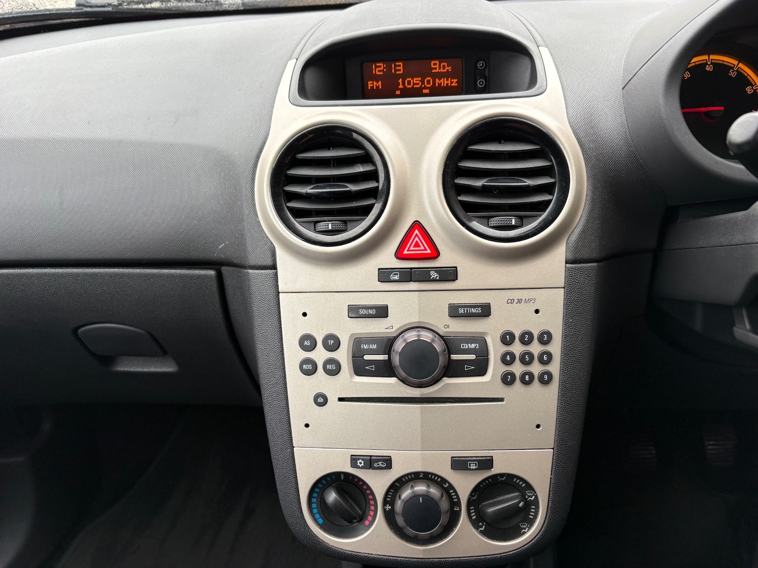 Used Vauxhall Corsa 2010 for sale - 76588875: Photo 14