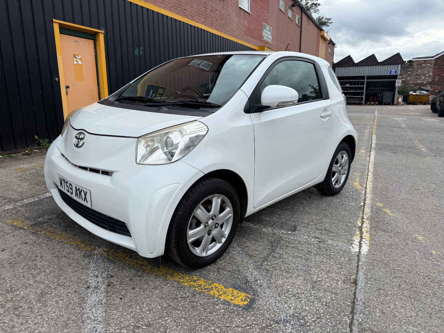 Used Toyota IQ 2010 for sale - 76218945: Photo 3