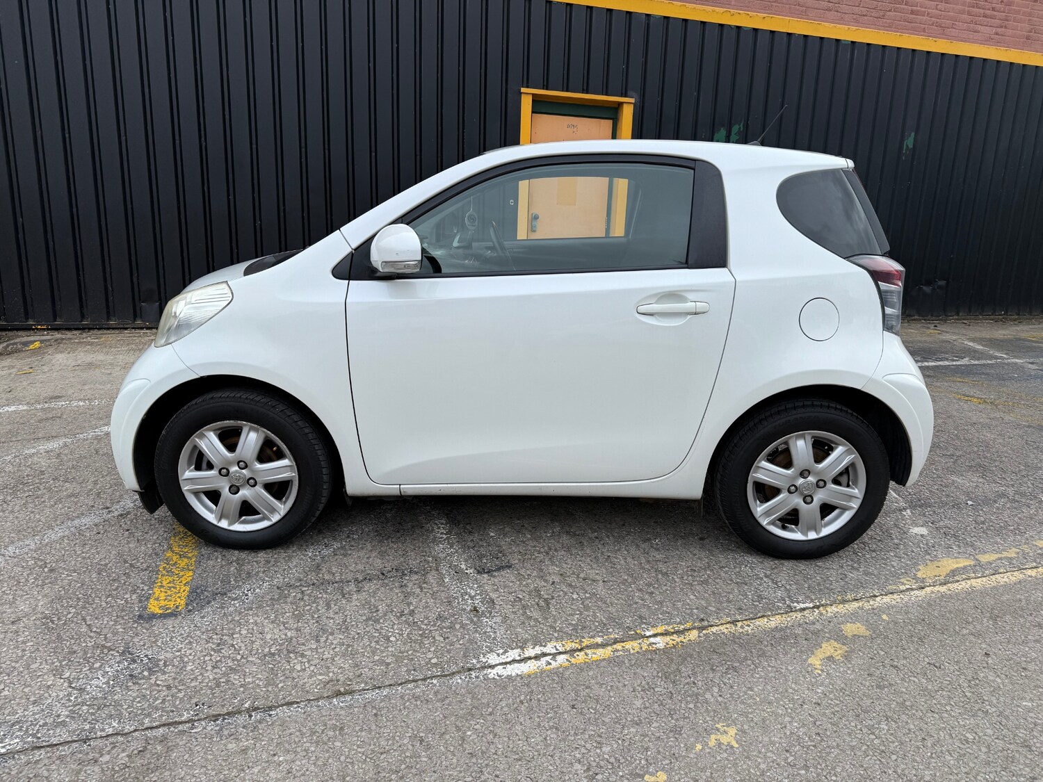 Used Toyota IQ 2010 for sale - 76218945: Photo 4