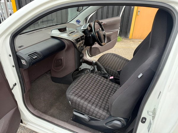 Used Toyota IQ 2010 for sale - 76218945: Photo 9