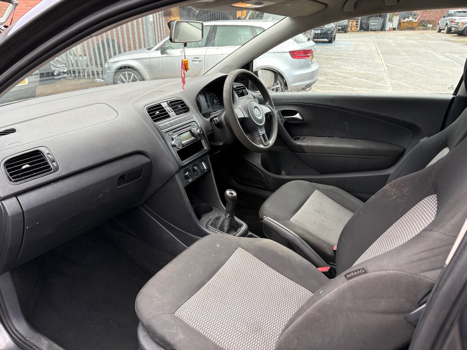 Used Volkswagen Polo 2010 for sale - 77023204: Photo 11