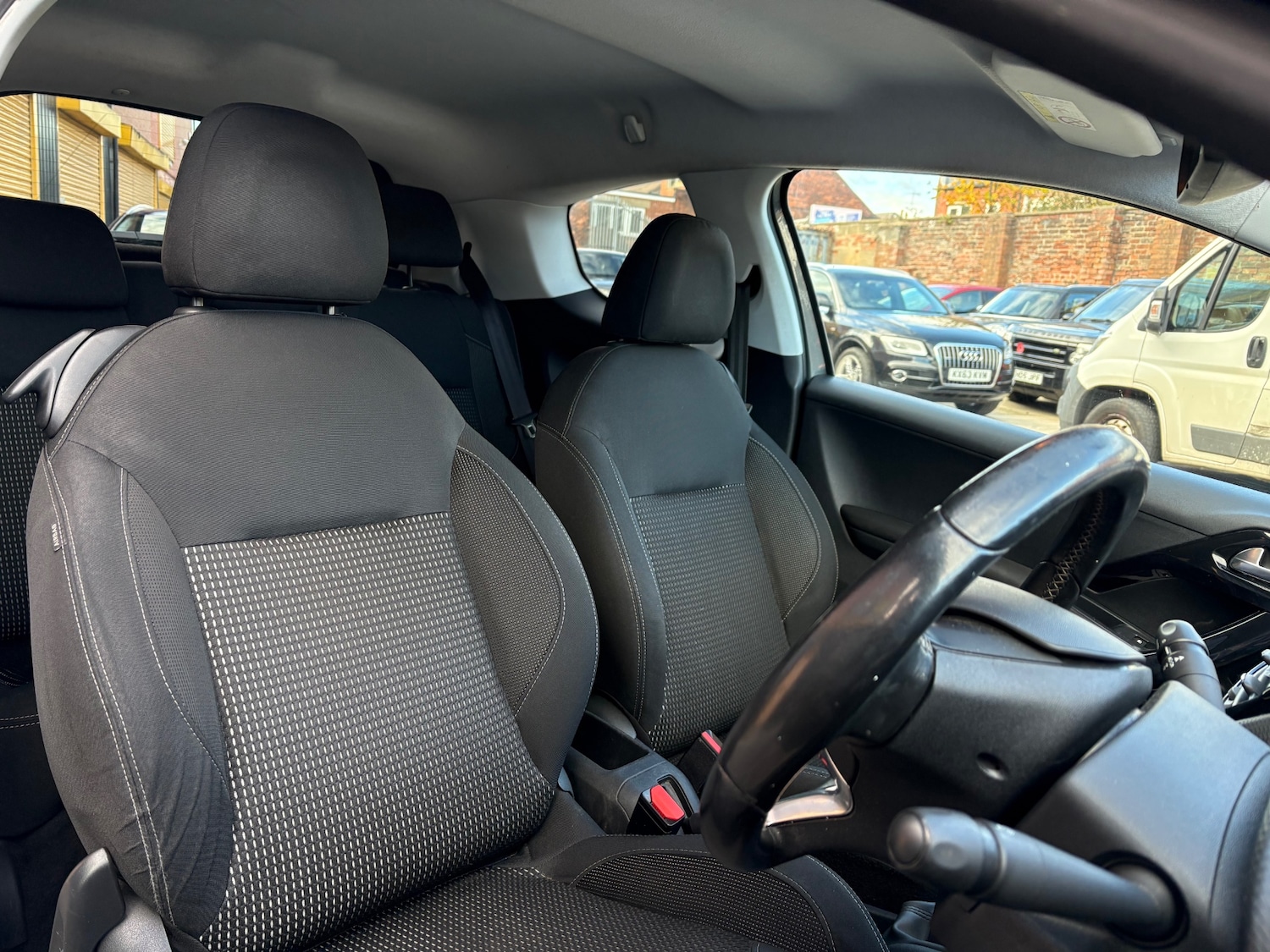 Used Peugeot 208 2016 for sale - 76436428: Photo 9