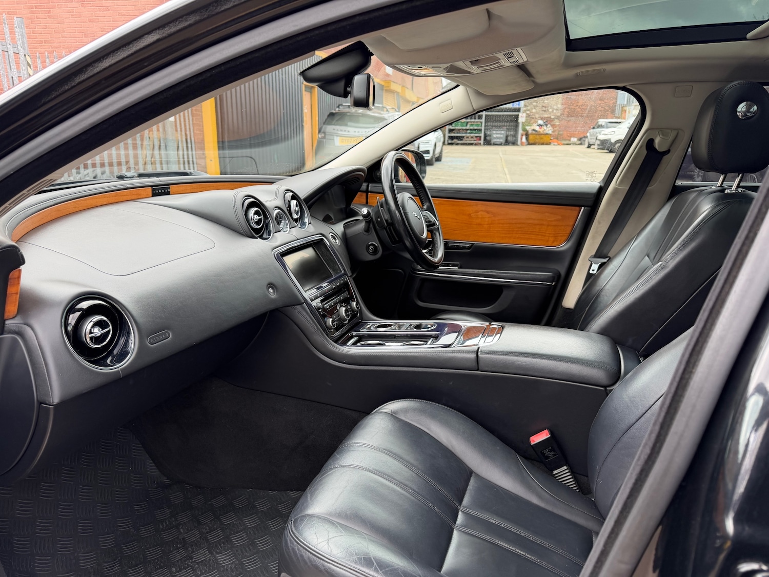 Used Jaguar XJ 2013 for sale - 78053790: Photo 12