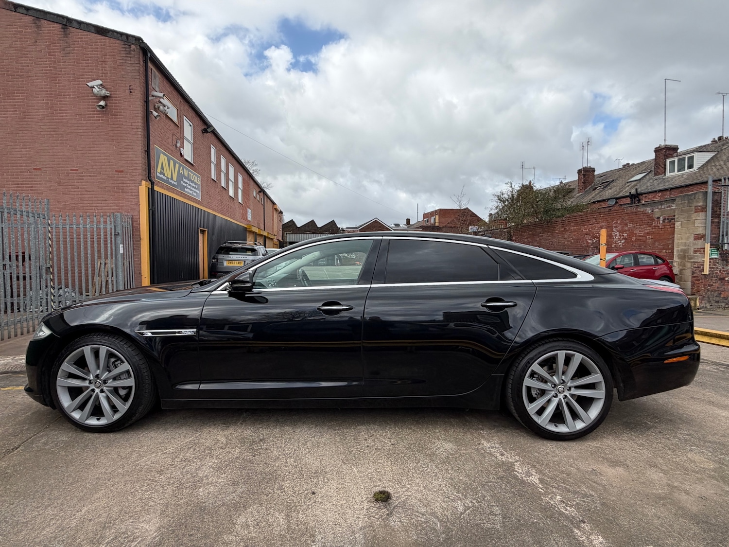 Used Jaguar XJ 2013 for sale - 78053790: Photo 5