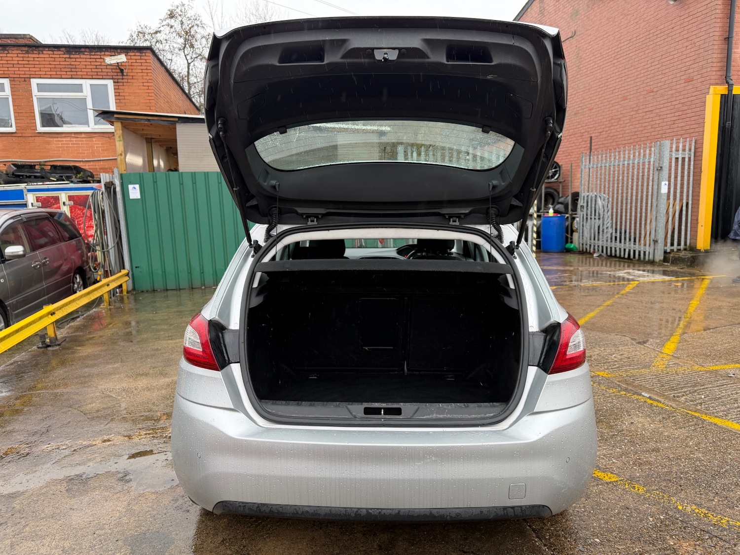 Used Peugeot 308 2014 for sale - 77487109: Photo 17