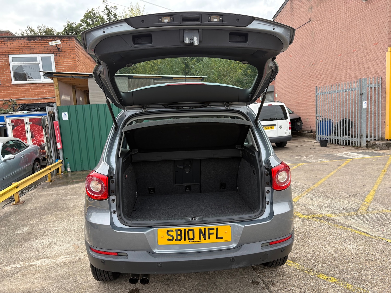 Used Volkswagen Tiguan 2010 for sale - 76170625: Photo 17