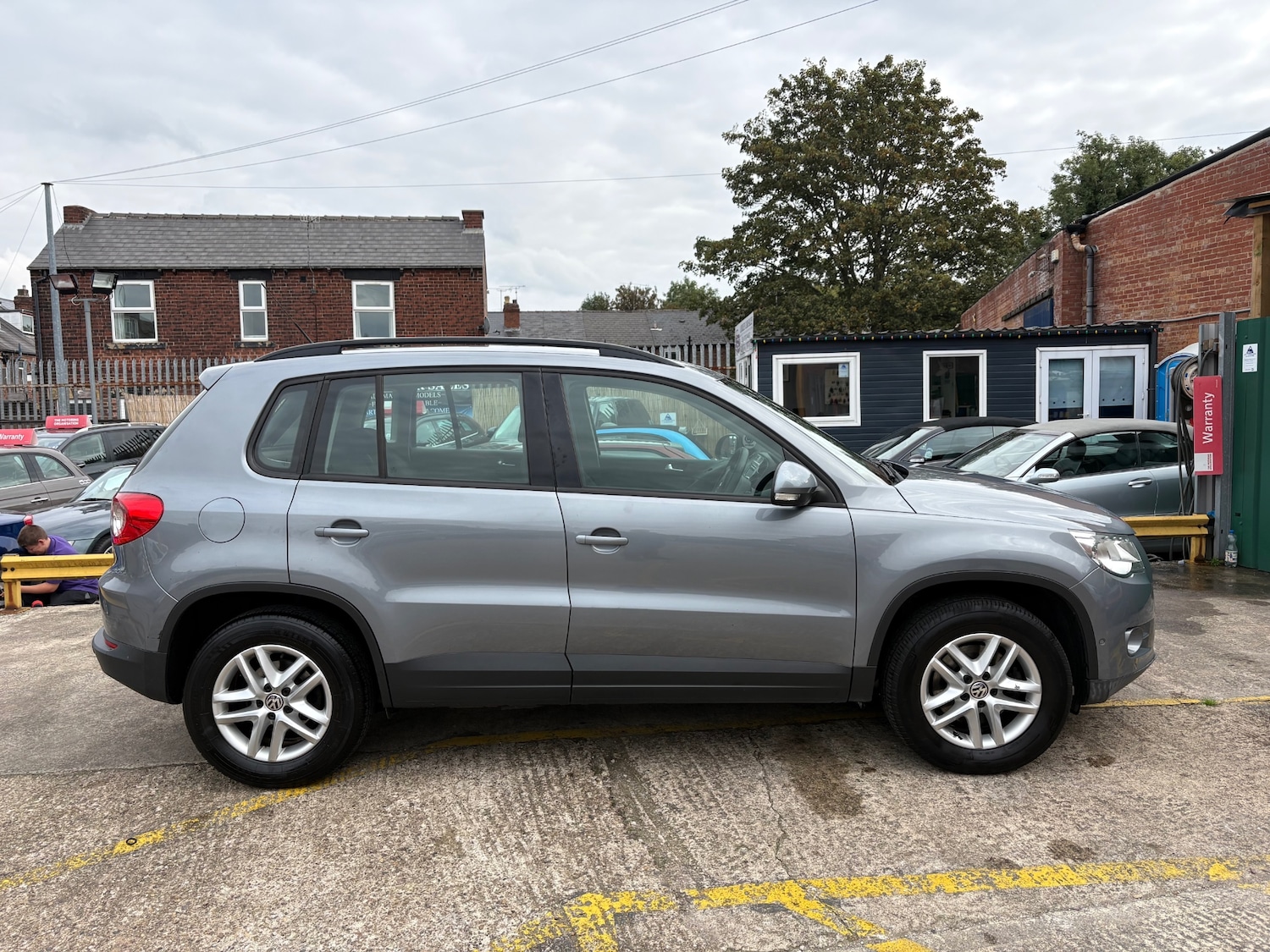 Used Volkswagen Tiguan 2010 for sale - 76170625: Photo 8