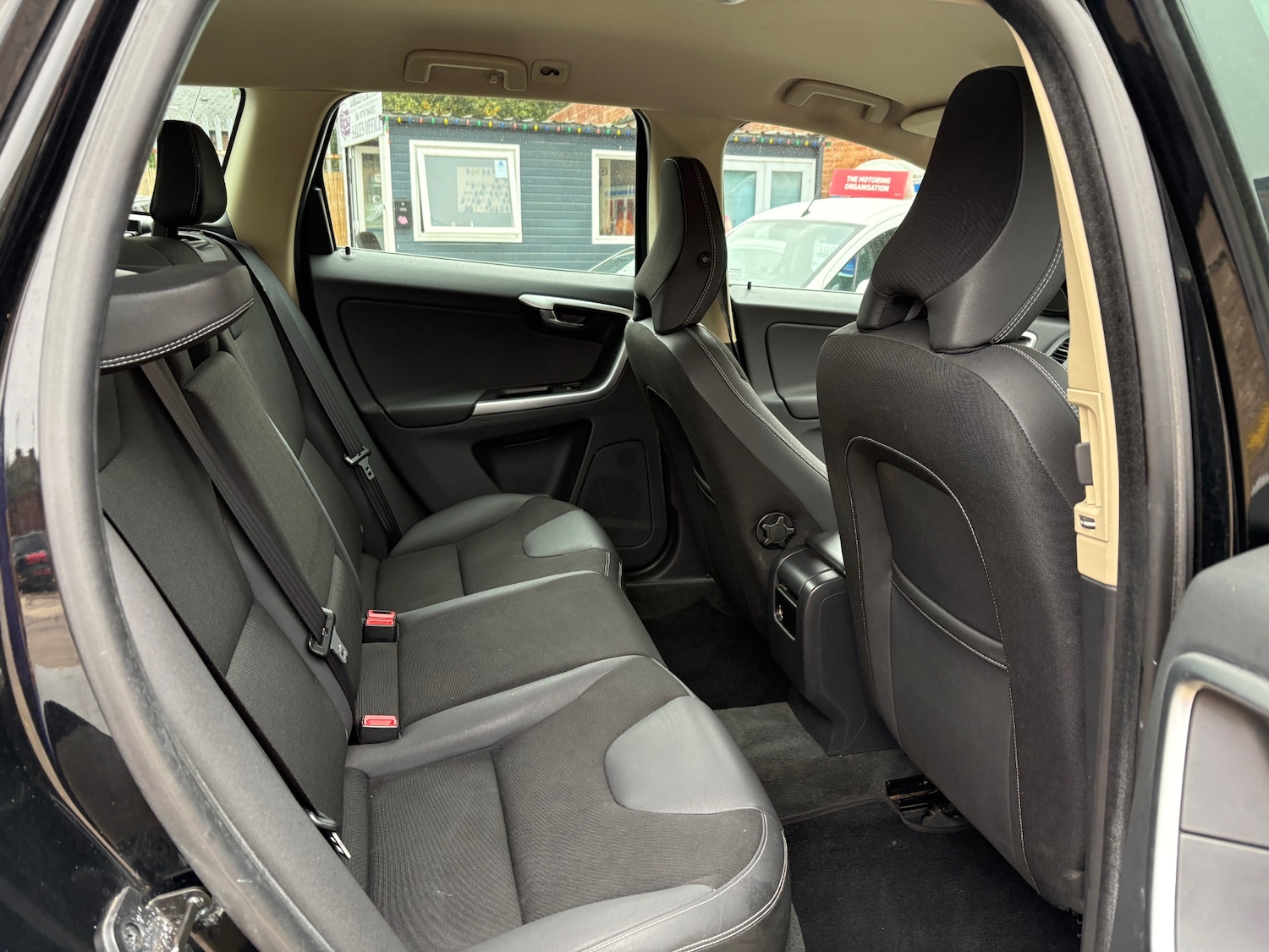 Used Volvo XC60 2010 for sale - 76025887: Photo 15