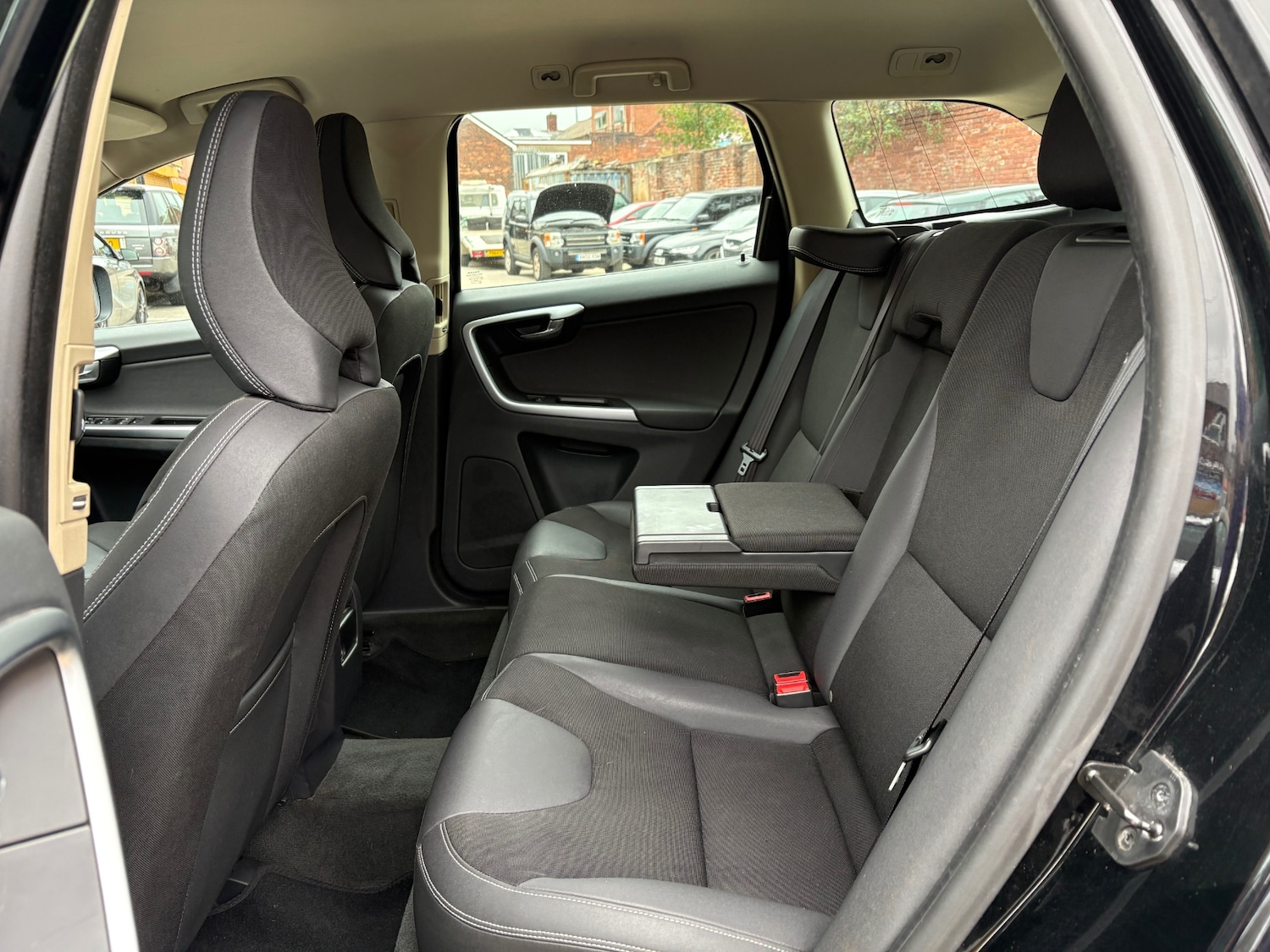 Used Volvo XC60 2010 for sale - 76025887: Photo 16