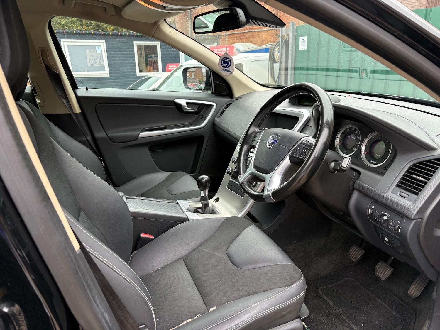Used Volvo XC60 2010 for sale - 76025887: Photo 9