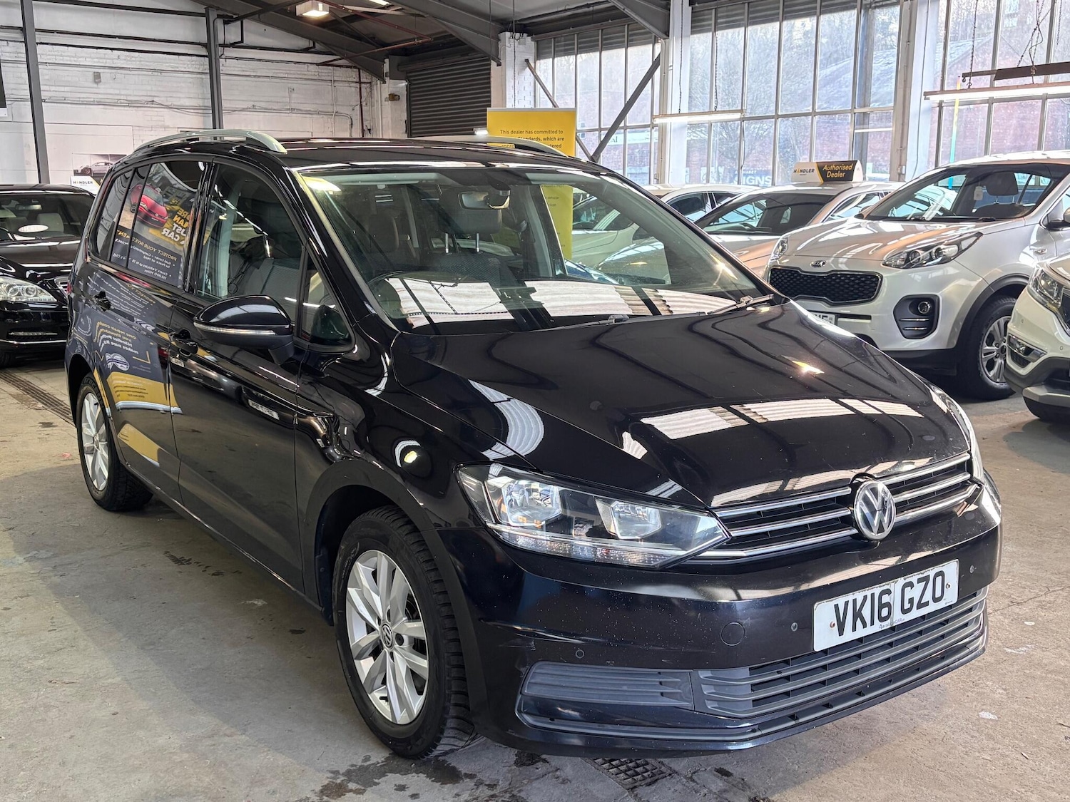 Used Volkswagen Touran 2016 for sale - 77892349: Photo 1