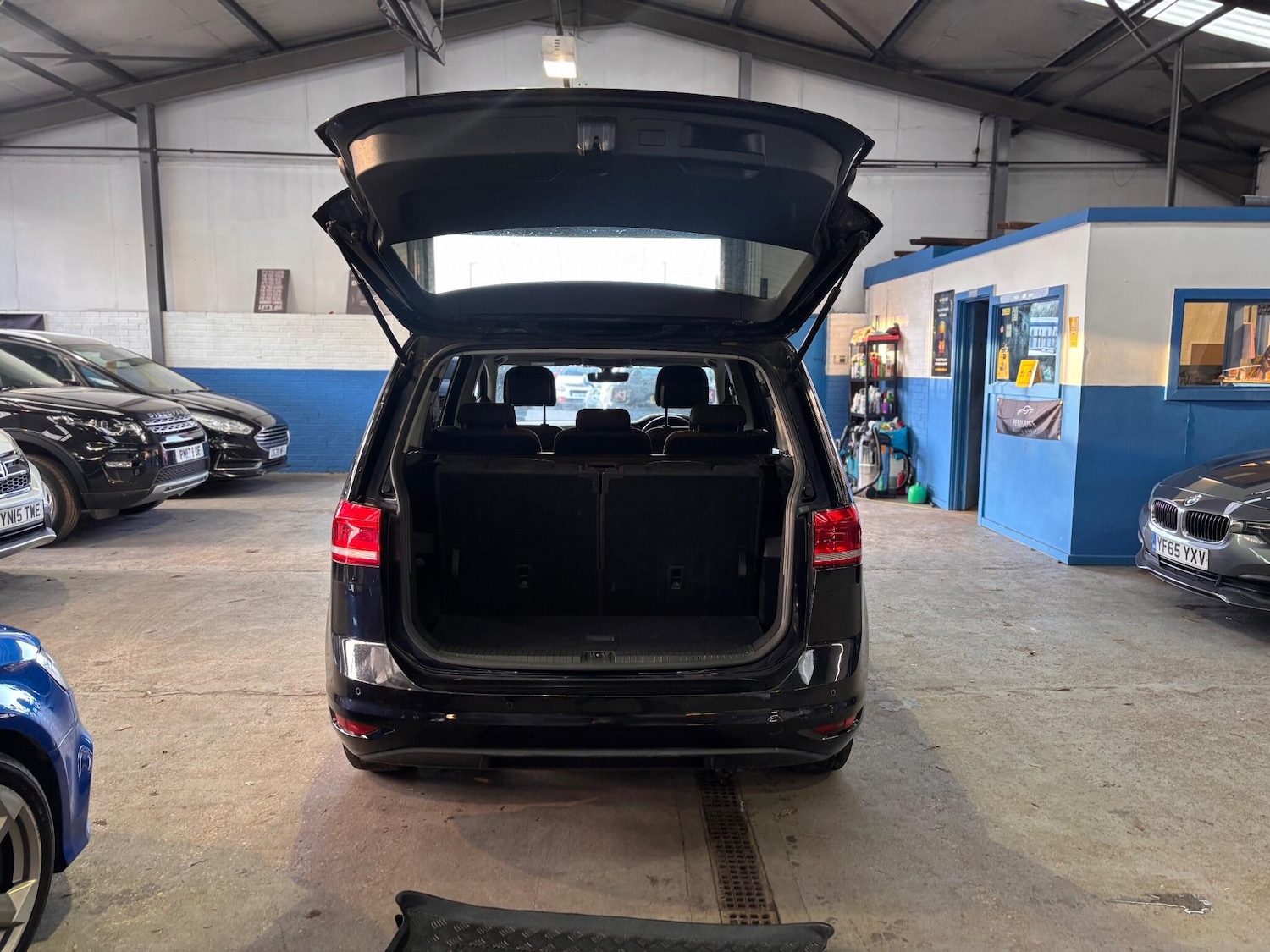 Used Volkswagen Touran 2016 for sale - 77892349: Photo 27