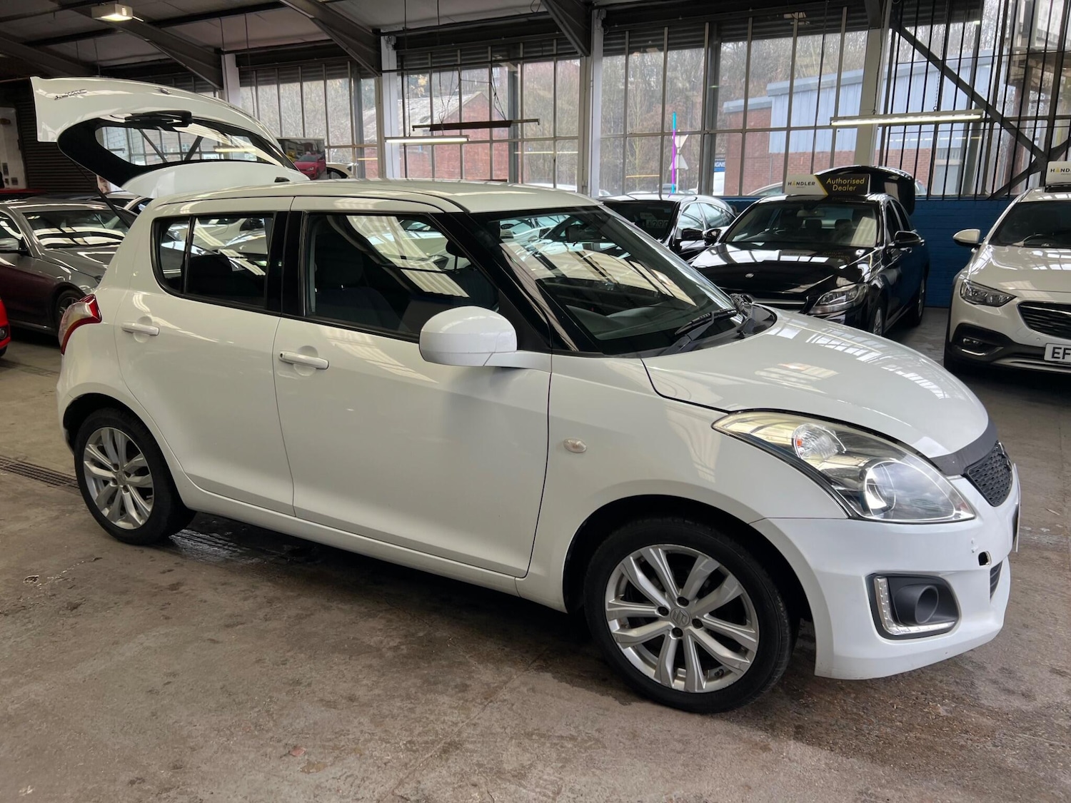 Used Suzuki Swift 2015 for sale - 77597762: Photo 15