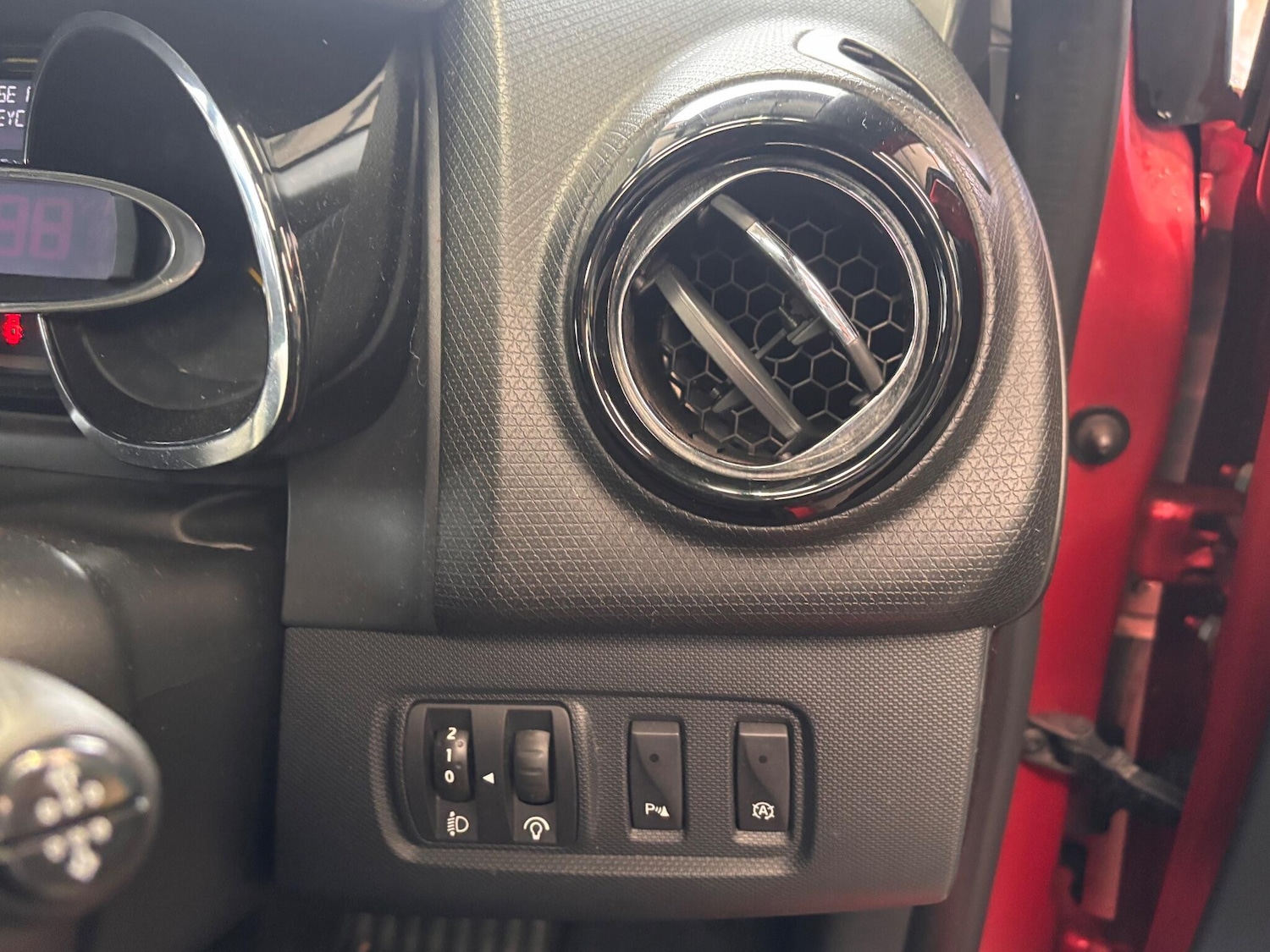 Used Renault Clio 2014 for sale - 77624890: Photo 15