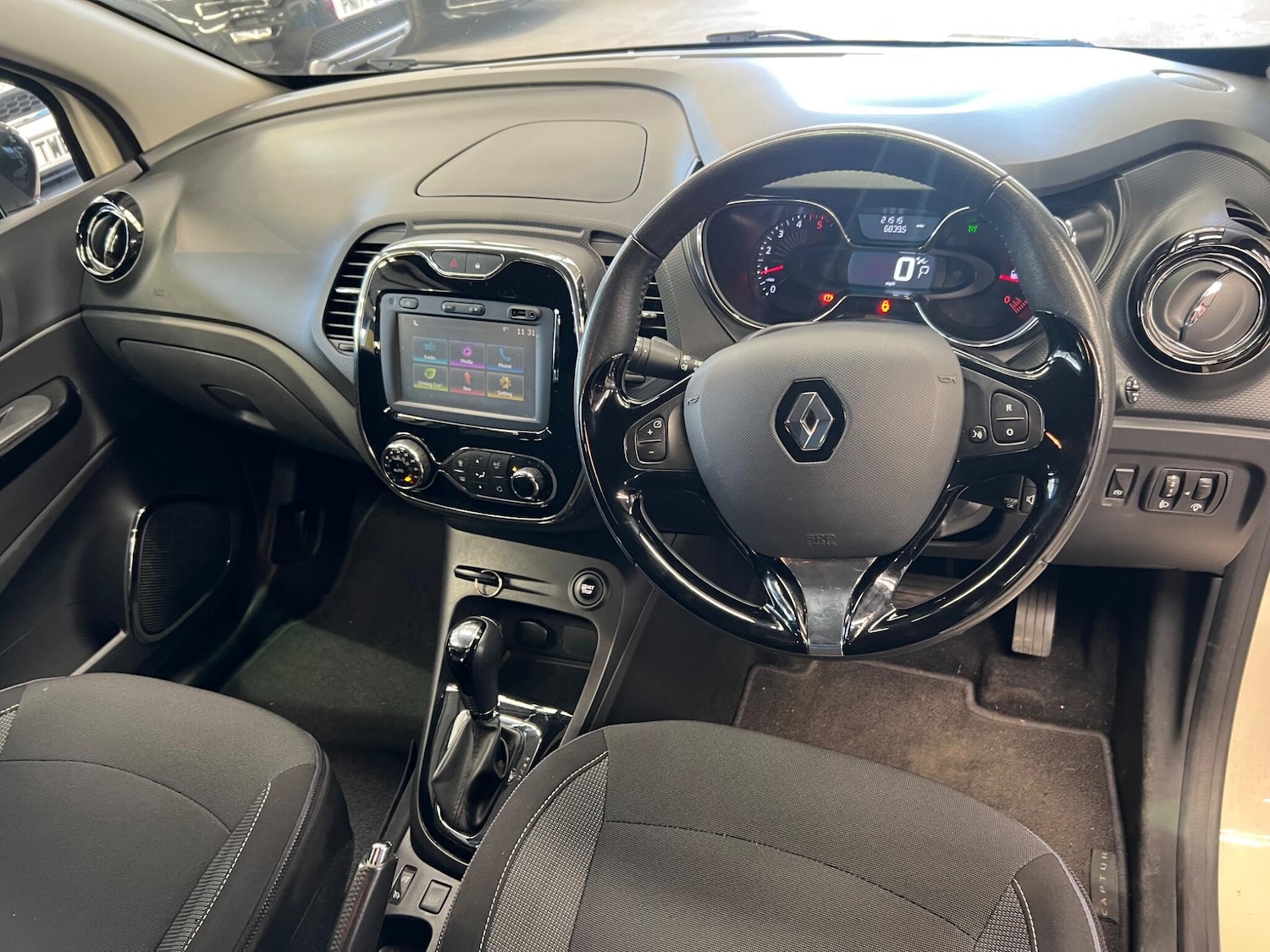 Used Renault Captur for sale - 77892074: Photo 12